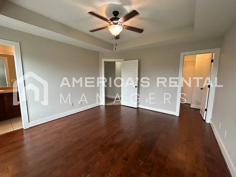 300 Oakwell Cir — Photo 32
