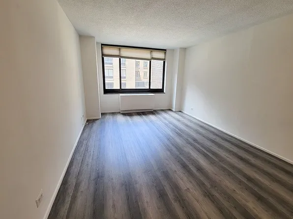 200 Rector Pl APT 5C, New York, NY 10280