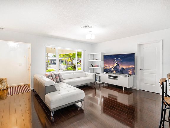 3rd image of 2141 N 56th Avenue