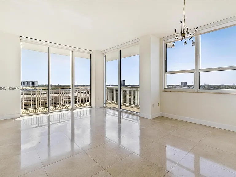 19501 W Country Club Dr #1009 — Photo 1