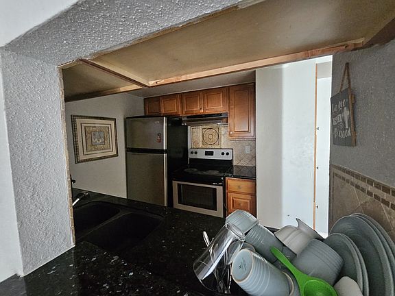 5th image of 7200 Clarewood Dr #1215