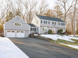 39 Musket Trl, Simsbury, CT 06070