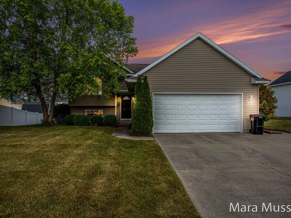 6966 Deer Cove Dr SE, Caledonia, MI 49316