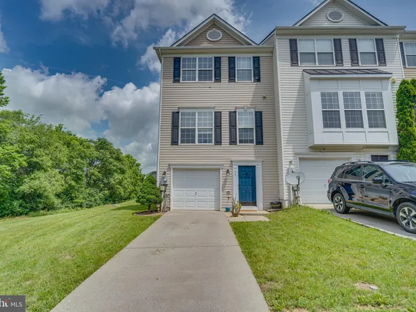 11 Hokes Run, Inwood, WV 25428