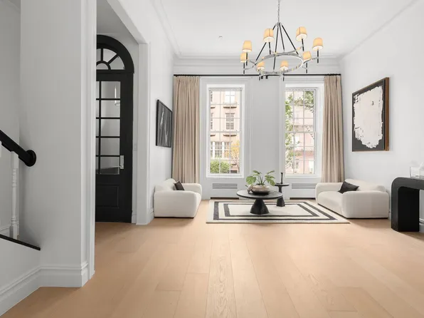 222 East 61st Street image 5 of 27