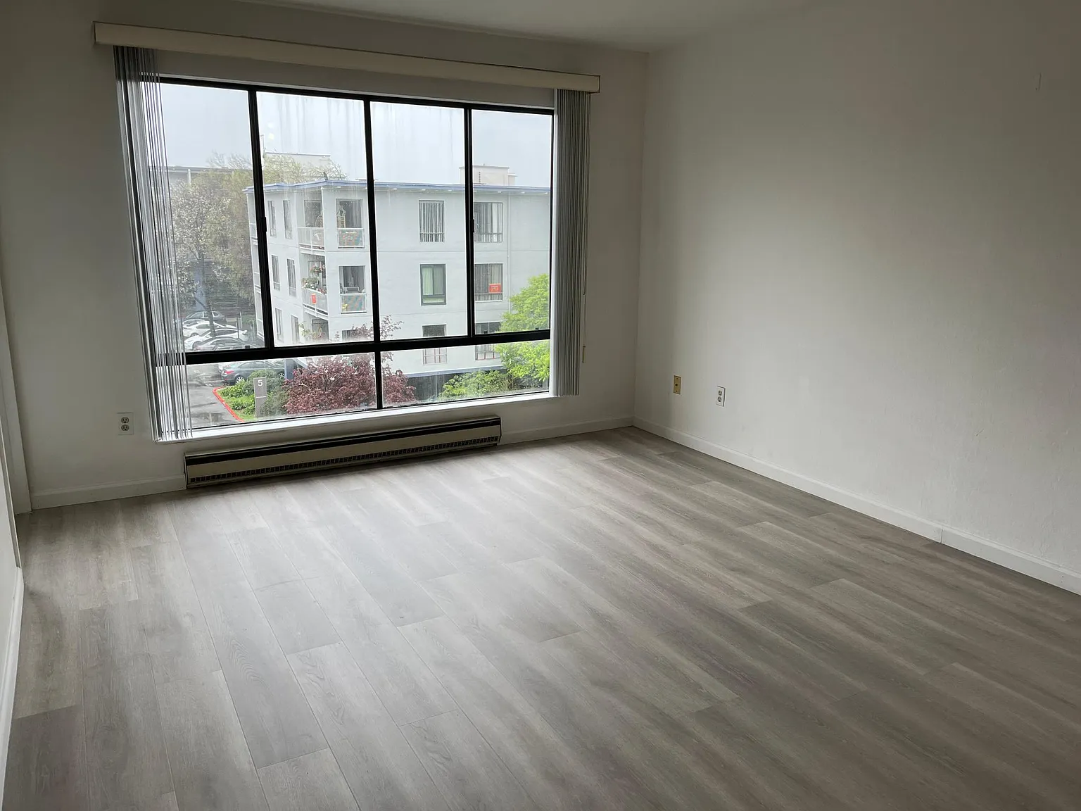 6 Commodore Dr — Photo 4