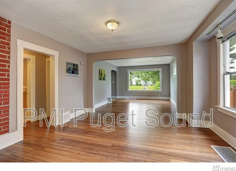 1108 S Ridgewood Ave — Photo 4
