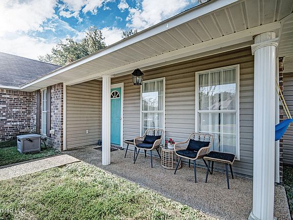 3rd image of 533 Eaglewood Dr