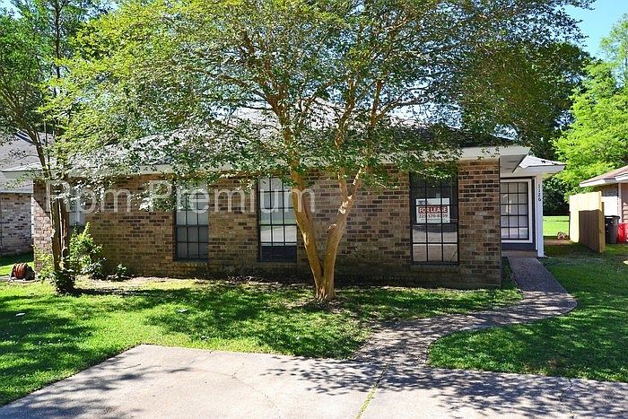 1st image of 1126 Willow Creek Dr