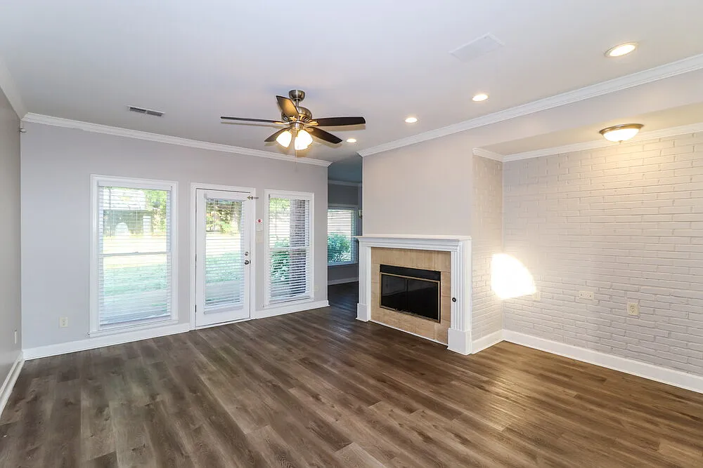 3 bed, 2.0 bath, 1968 sqft, $3,060 — Photo 4