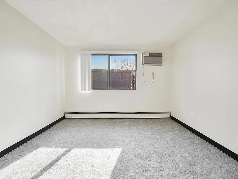 35 Log St #3D — Photo 8