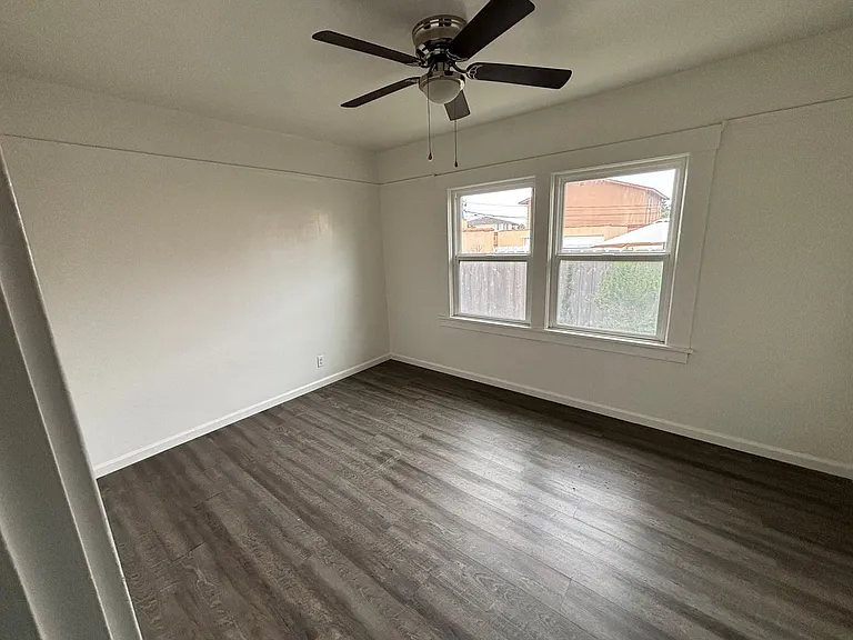 520 E Cypress St — Photo 8