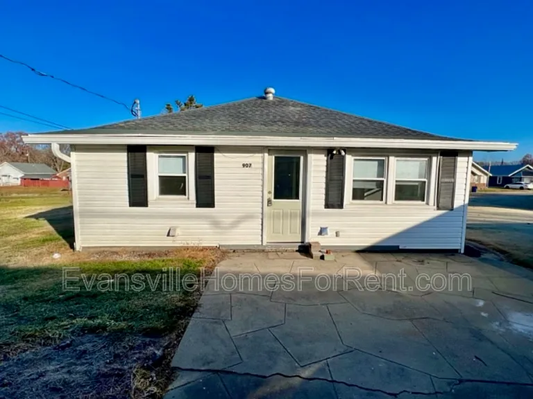 907 E Broadway St — Photo 3
