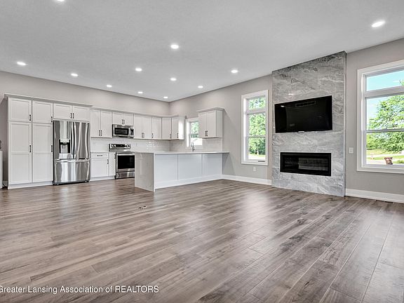 2nd image of 330 Vansickle Dr #31