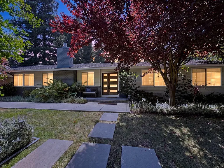 3221 Lunada Ln — Photo 2