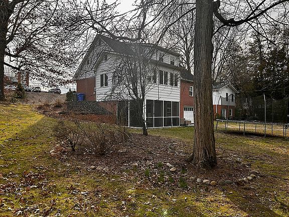 2nd image of 509 9th Ave W
