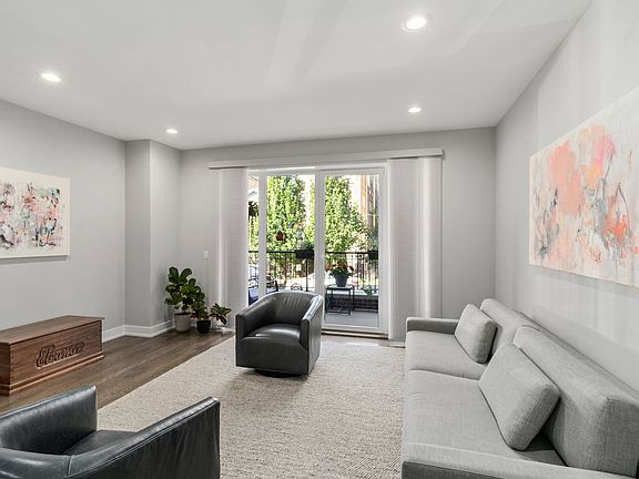 3rd image of 819 N Paulina St #1N