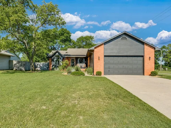 337 N Bentwood Dr, Rose Hill, KS 67133