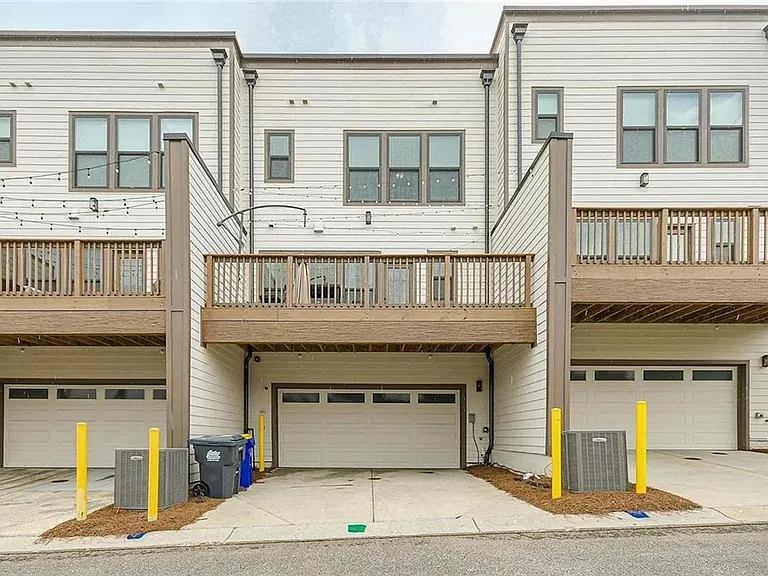 2048 Holtz Ln — Photo 27