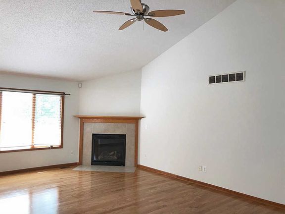 4th image of 604 Heartwood Ln