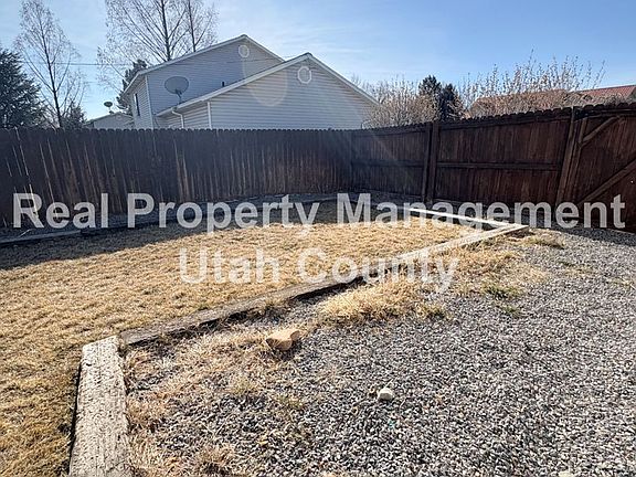 5th image of 614 N 550th St E