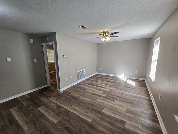 3rd image of 46 Meadowlark Dr