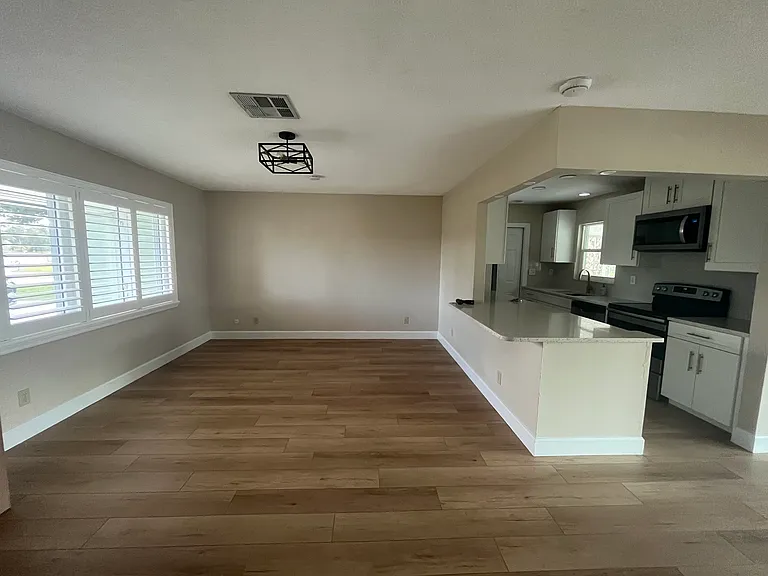 310 Dorchester Dr — Photo 33