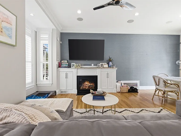 110 Bolton St — Photo 3