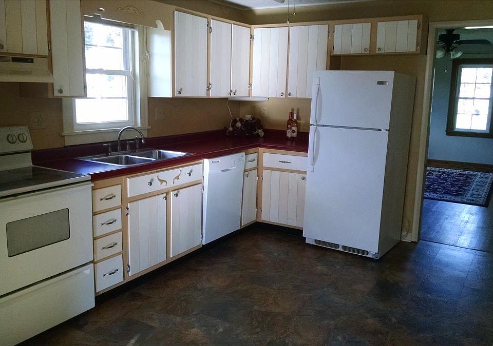 2nd image of 806 Lancaster St