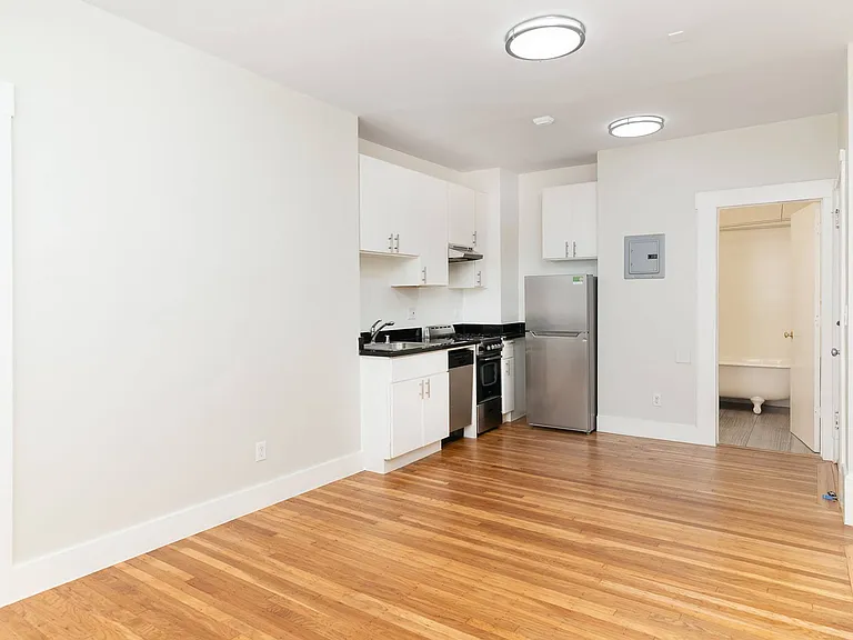 750 O'Farrell — Photo 8