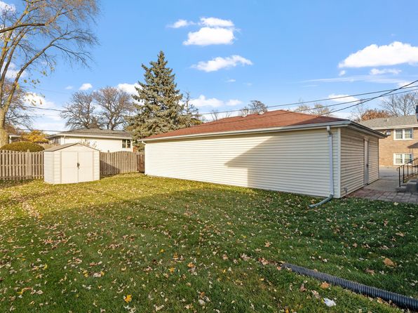 626 E 3rd St APT 2E, Lockport, IL 60441