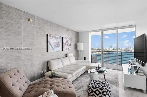 335 Biscayne Photo 1