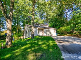 13582 Redbird Ln, Grand Haven, MI 49417