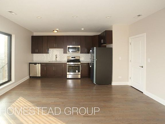5th image of 1947 W Chicago Avenue # Top Floor
