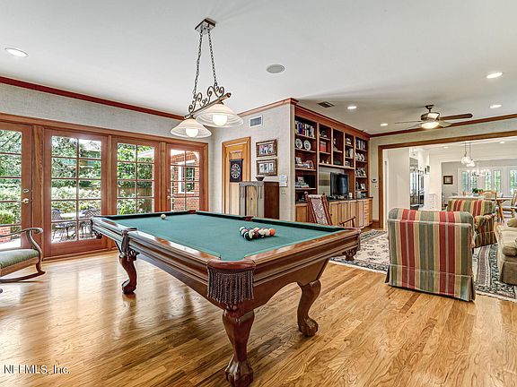 3rd image of 1315 WINDSOR Place