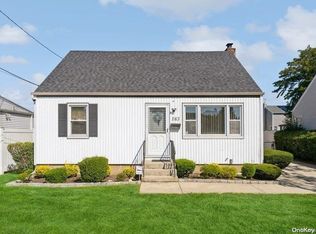 263 N Suffolk Ave, Massapequa, NY 11758
