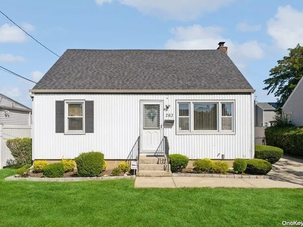 263 N Suffolk Avenue, Massapequa, NY 11758