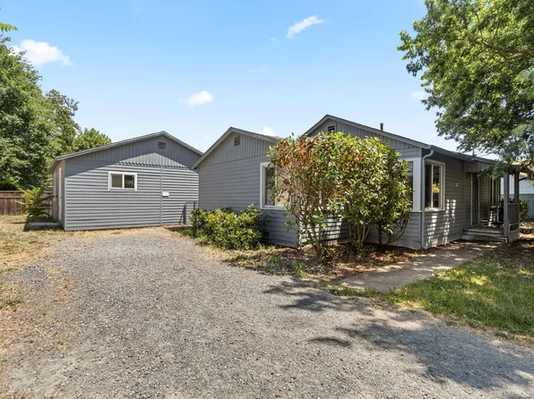 1411 Playford Ln, Grants Pass, OR 97527