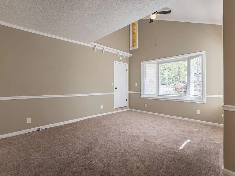 4907 Burke Ave — Photo 9