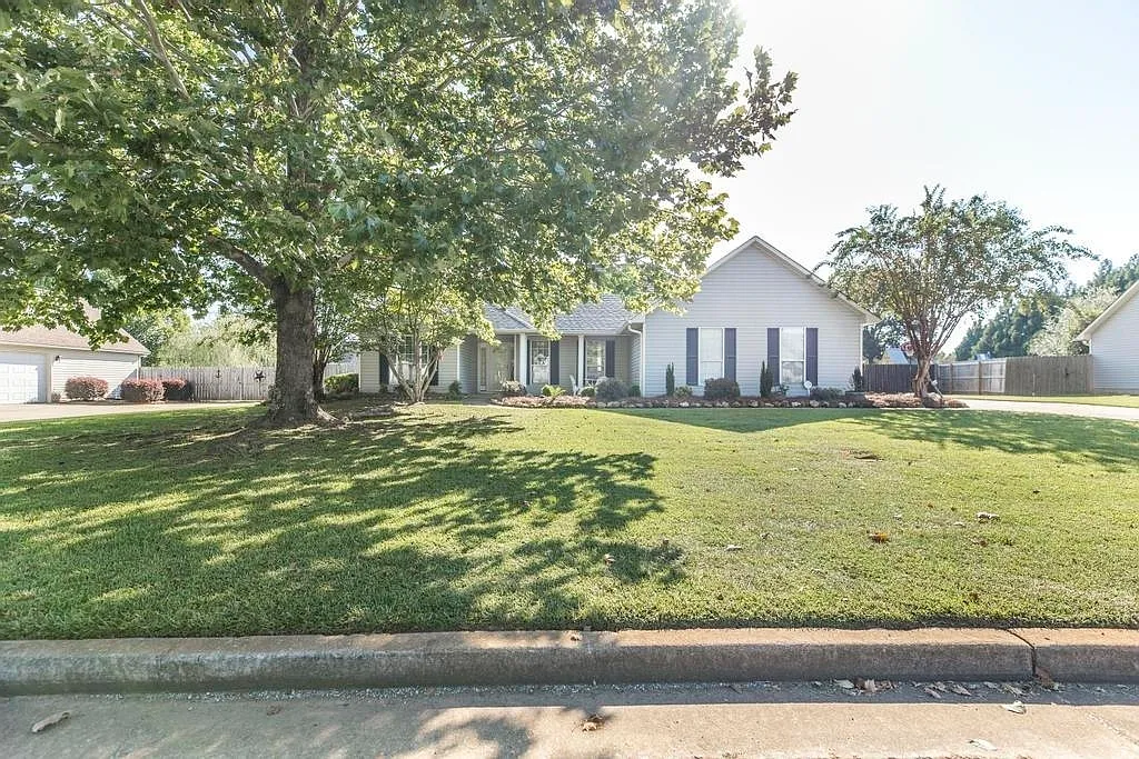 105 Bentley Way photo 1