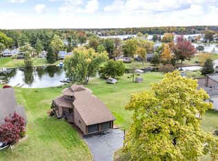 490 Skyline Dr, Horton, MI 49246