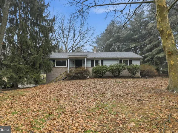 15 Catalina Dr, Mount Wolf, PA 17347