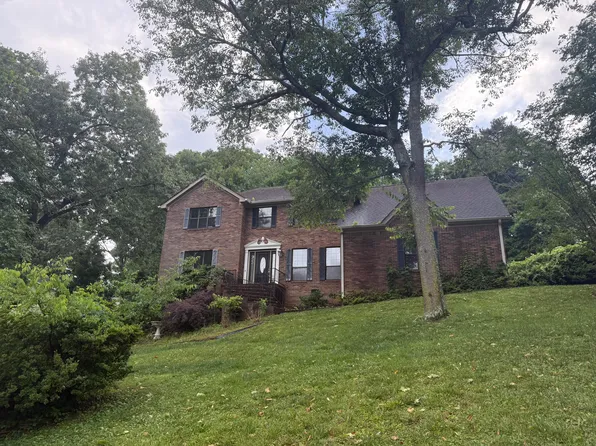 1724 Mountain Bay Dr, Hixson, TN 37343