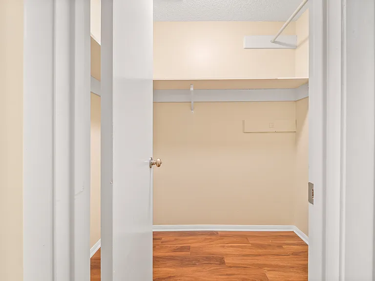 331 Greencastle Dr — Photo 24