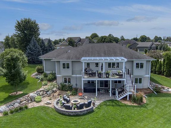 2nd image of 209 Sandahlwood Cir
