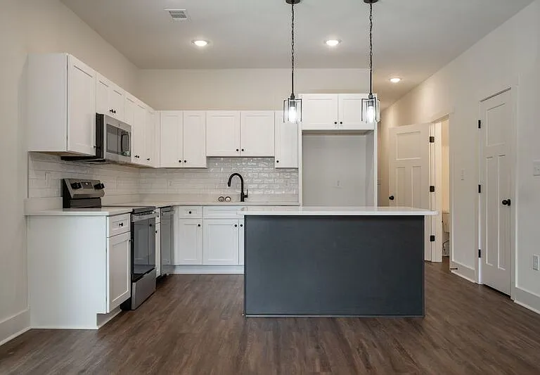 382 N Chase St — Photo 6