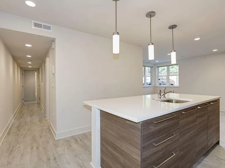 626 E St SE #203 — Photo 3