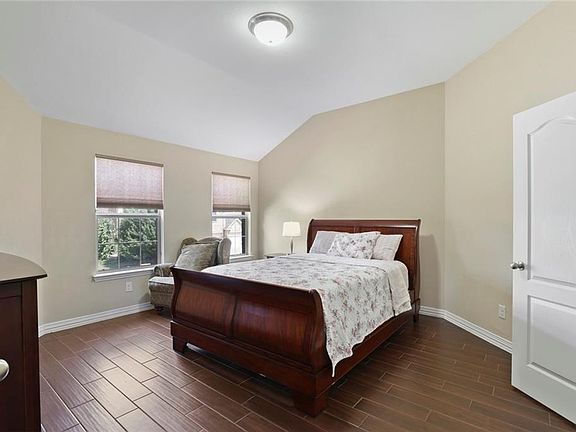 4th image of 10225 Candlewyck St