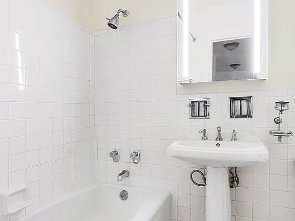 4th image of 200 Central Park S APT 6N