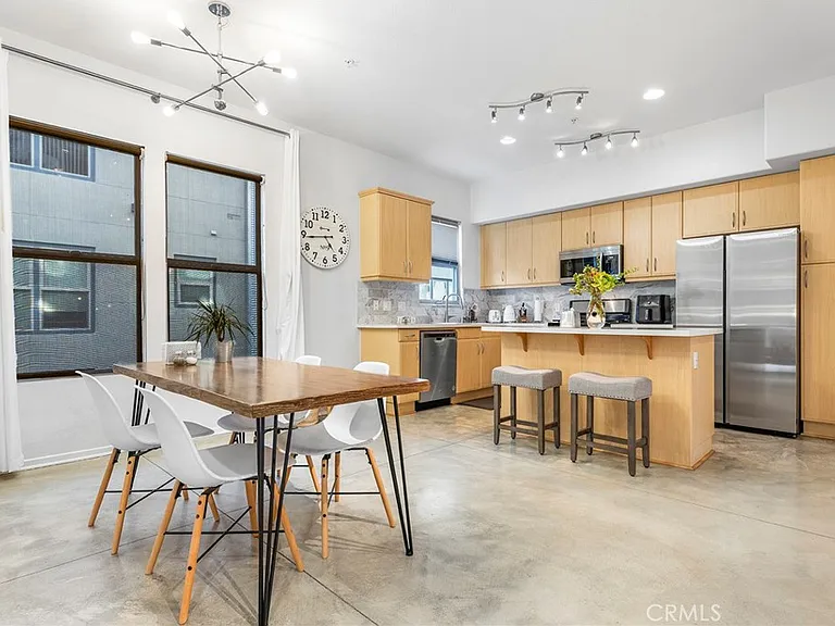 210 N Spurgeon St — Photo 30